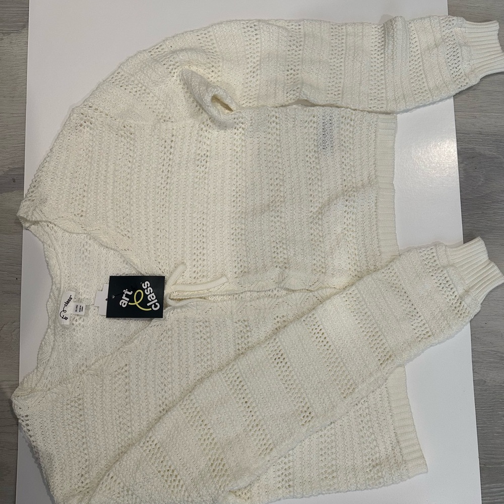Xhilaration Women's Cream V-Neck Sweater